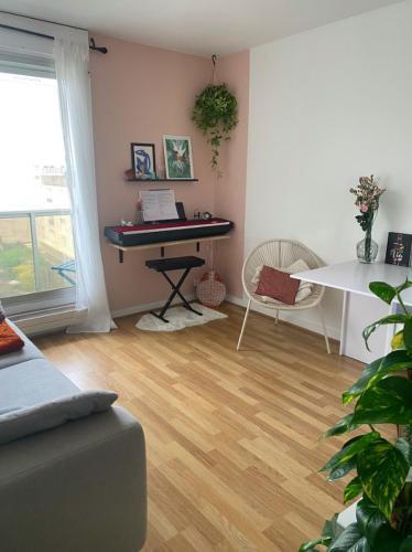 Studio neuf cozy avec balcon, 11e arr Voltaire, proche Bastille - Tap to explore photos