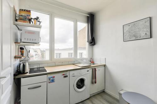 Studio w/view on Paris roof 2min to Metro Charonne - Tap to explore photos