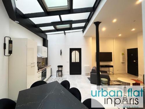 Urban Flat 08 - The Panoramic Flat in Paris - Tap to explore photos
