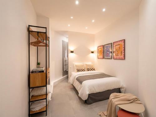 Urban Flat 08 - The Panoramic Flat in Paris - Tap to explore photos