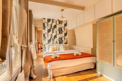 Le Marais - Les Halles Colorful & Modern 3BD - Tap to explore photos
