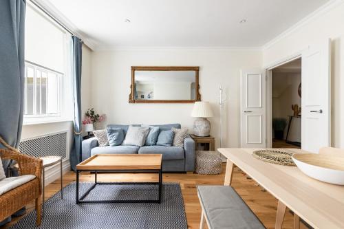 Fabulous Chelsea 2 bed - Tap to explore photos