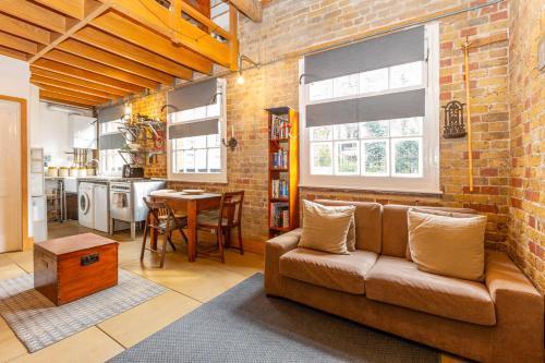 Unique Detached House wPrivate Courtyard, London - Tap to explore photos