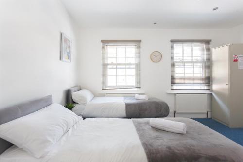 Camden House - Next to Camden Market and Station - City Center - Tap to explore photos
