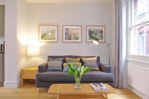Clerkenwell Premium Deluxe - Tap to explore photos