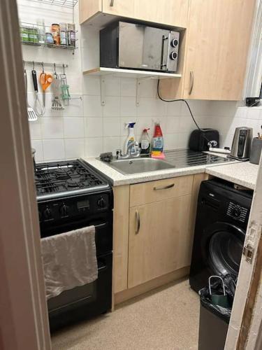Small Studio apartment - quick access to all of london - Tap to explore photos