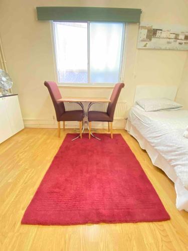 Single Room - Kings Cross, Female Only,, Guest Rooms - Tap to explore photos