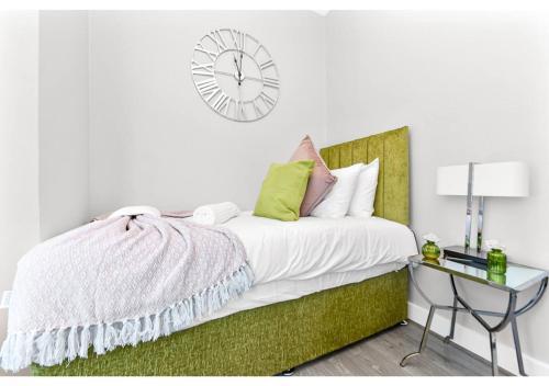 Tranquility in Bloom: Refreshing 2BR Apartment - Tap to explore photos