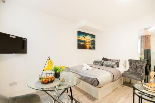 Stylish Studio near Kensal Green (E) - Tap to explore photos