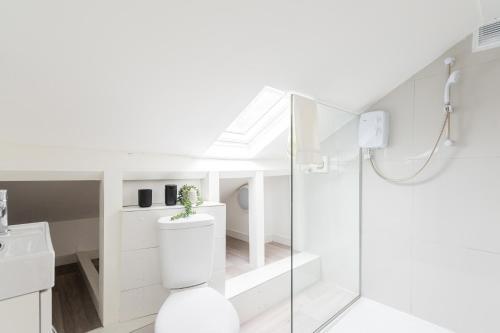 Stylish Studio near Kensal Green (E) - Tap to explore photos