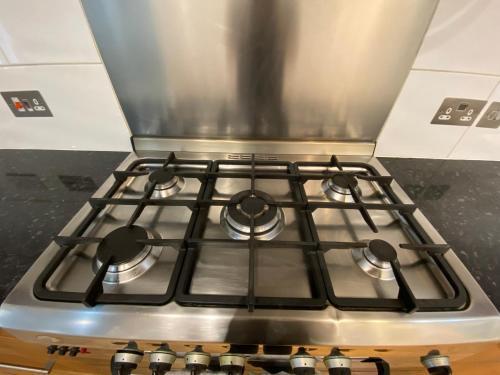 Fantastic Spacious Garden Flat with Own Private Entrance - Tap to explore photos