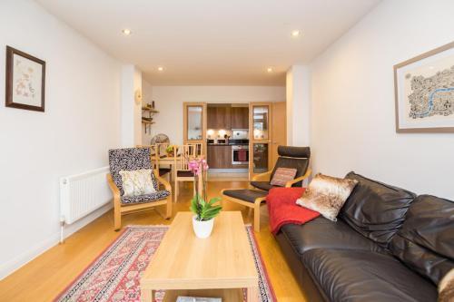Splendid 2 BDR Apt with Panoramic View, Acton - Tap to explore photos