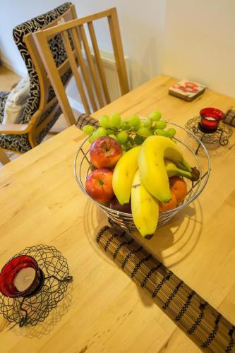 Splendid 2 BDR Apt with Panoramic View, Acton - Tap to explore photos