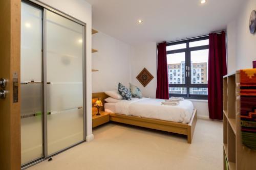 Splendid 2 BDR Apt with Panoramic View, Acton - Tap to explore photos