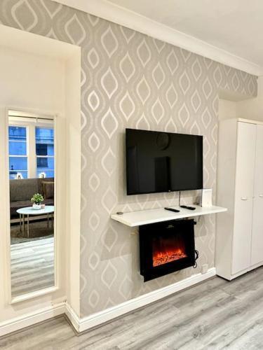Centrally-Located Gem in Marble Arch, London - Tap to explore photos