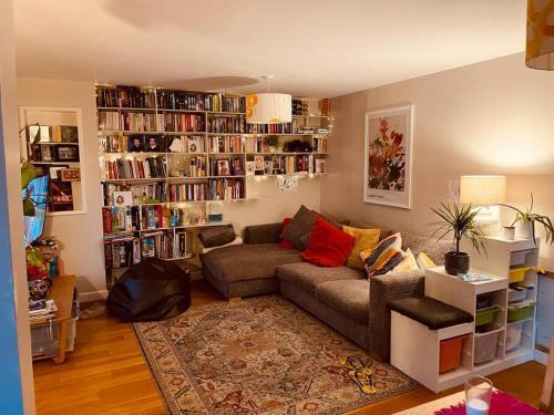 Family home in historic Wapping - Tap to explore photos