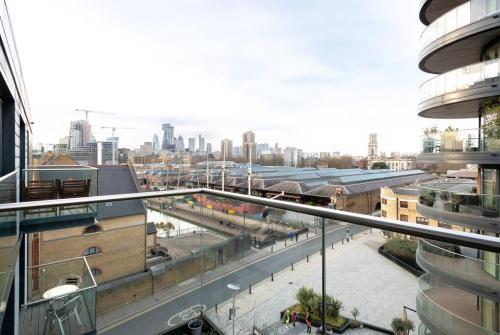 Modern & Comfortable Flat - Tobacco Dock - Wapping - Tap to explore photos
