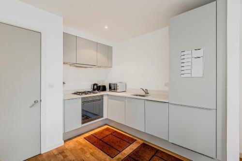 Family 1 Bdr Apt, Panoramic Views, Minute to Tube - Tap to explore photos