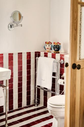 Magda Boutique Rooms - Tap to explore photos