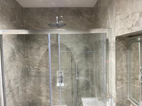 Luxurious Restful Studio Flat, Less Than 30 Mins From Centre! - Tap to explore photos