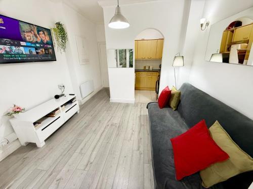 Terrace Apartment, Drury Lane - Tap to explore photos