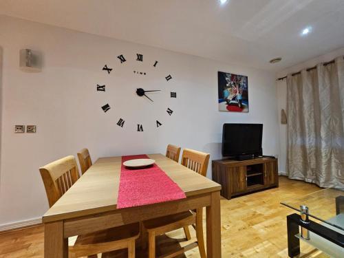 Cozy Flat close to central London - Tap to explore photos
