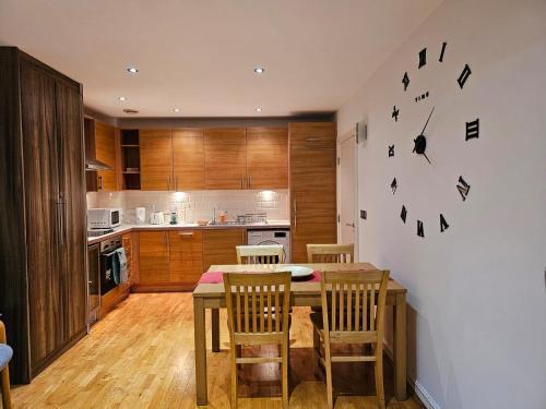 Cozy Flat close to central London - Tap to explore photos