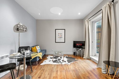 Notting Hill: Stylish 1BR with Terrace - Suite Inn - Tap to explore photos