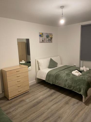 Lovely Triple and Quadruple Rooms in Euston & Square in Central London - Tap to explore photos