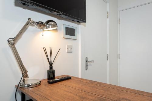 Small and Trendy studio 3B - Tap to explore photos