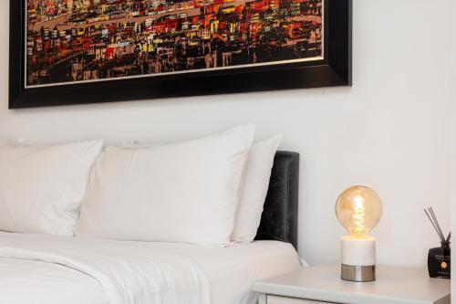 Immaculate 2BR Flat, Greenwich, 2 min Maze Hill St - Tap to explore photos