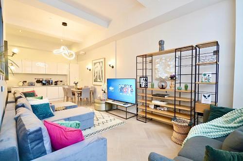 Fulham Townhouse, 2 Baths, Parking, Breakfast - Tap to explore photos
