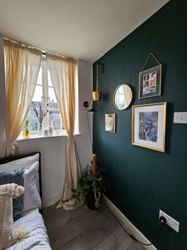 Stylish Putney village flat - Tap to explore photos