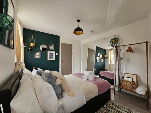 Stylish Putney village flat - Tap to explore photos