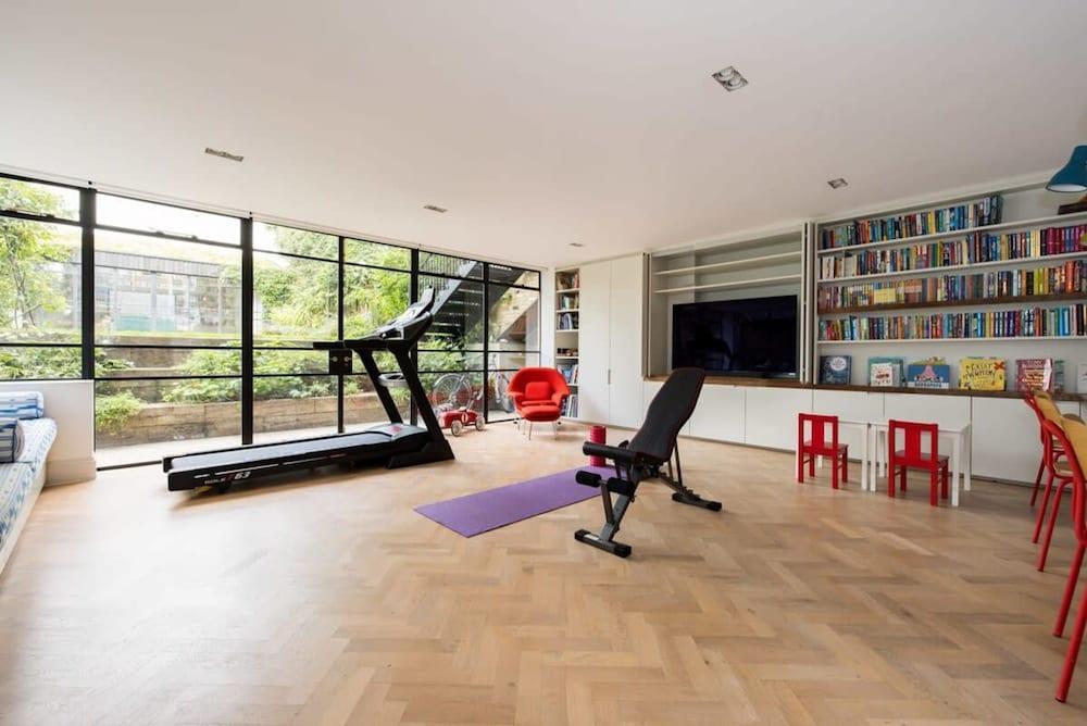 Elegant Primrose Hill Townhouse With Garden - Tap to explore photos