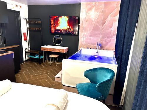 G Eighty Four Room Type - Studio with Spa Bath