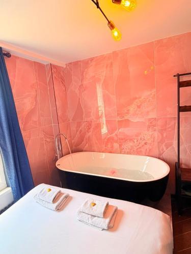 G Eighty Four Room Type - Deluxe Double Room with Shower