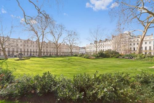 Huge 1 bed -sleeps 4 De Lux Soho Fitzrovia Suite - Tap to explore photos