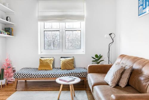 Central London Beautiful 2bed - Tap to explore photos