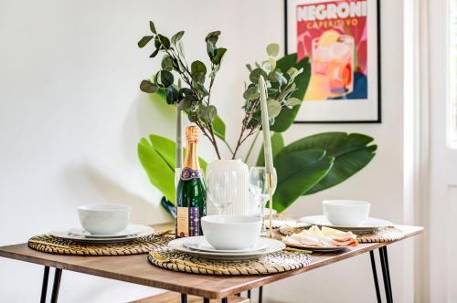 Heart of Hackney - 2bed garden flat sleeps 6 - Tap to explore photos