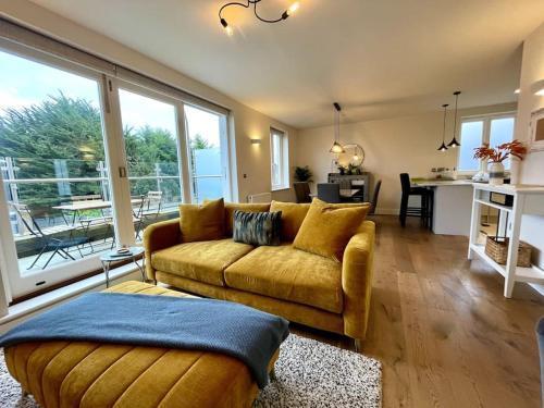 London Southgate 2bed Apartment - Tap to explore photos