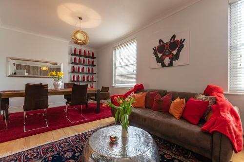 Experience Vibrant Covent Garden - The ZenScape by SmartStays - Tap to explore photos