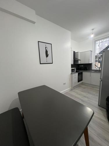 London rooms - Tap to explore photos