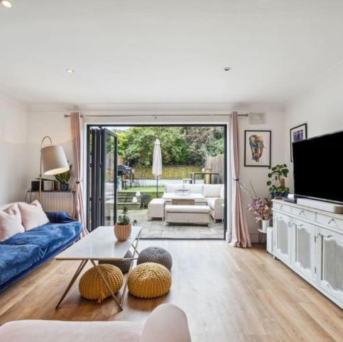 Kings Cross Walking Distance Luxury Private Garden House - Tap to explore photos