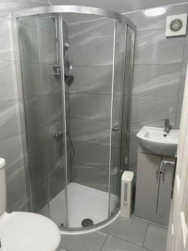 London Holiday Home - Tap to explore photos