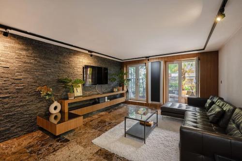 Deluxe 2-Bed Apartment with 24 Hour Security & Private Terrace - Tap to explore photos