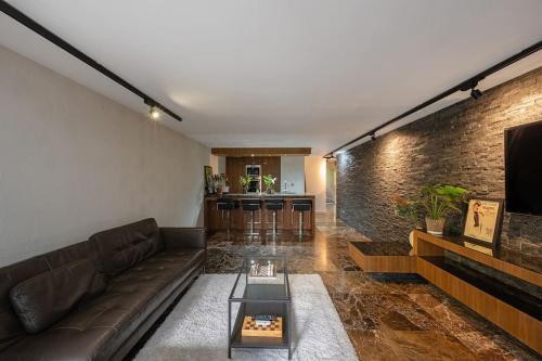 Deluxe 2-Bed Apartment with 24 Hour Security & Private Terrace - Tap to explore photos