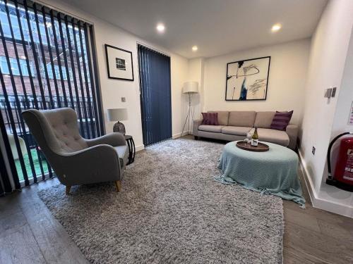 Aldgate Apartments FT5 - Tap to explore photos