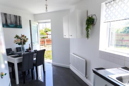 Barking Leisure and Contractor Stays - Tap to explore photos