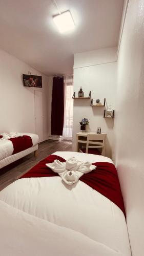 HOTEL LOUVAIN - Tap to explore photos